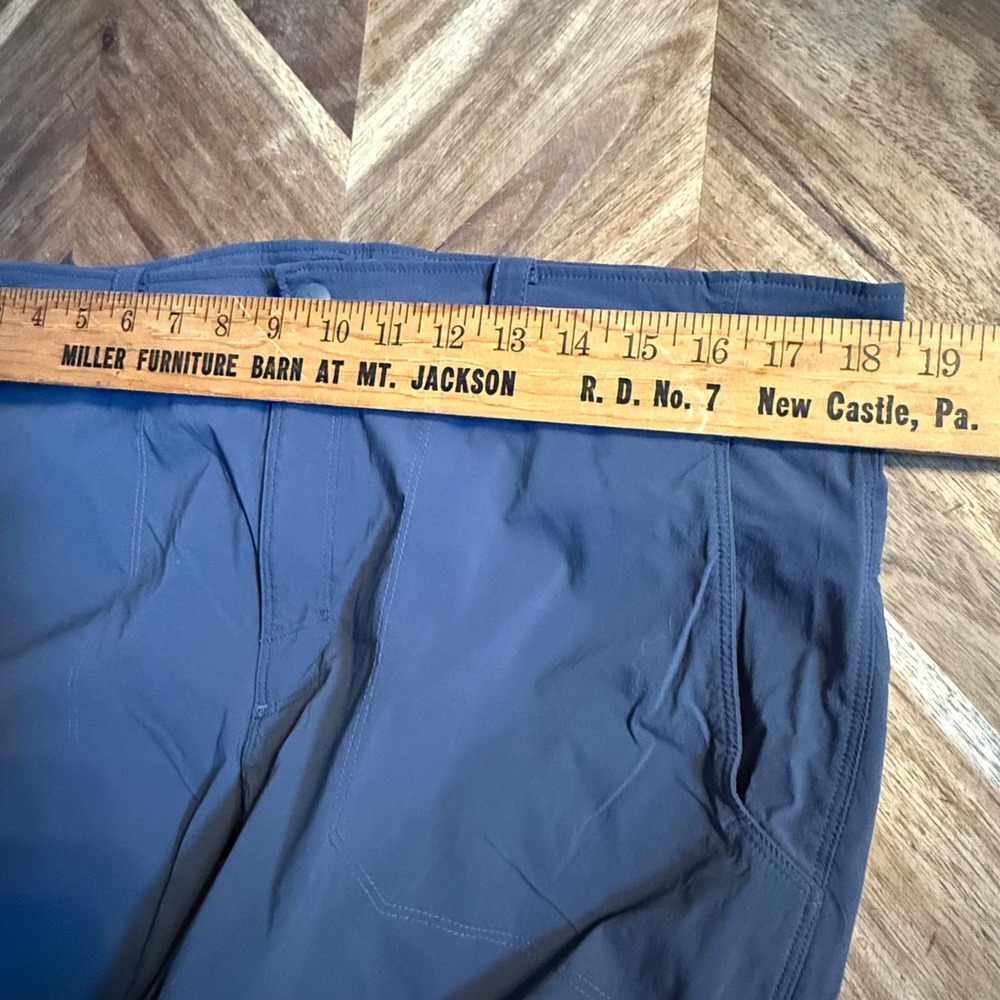 LLBean Mens Cargo Pants Dark Gray Size 36W x 28L Nylon Spandex Zip Pockets - Picture 6 of 8